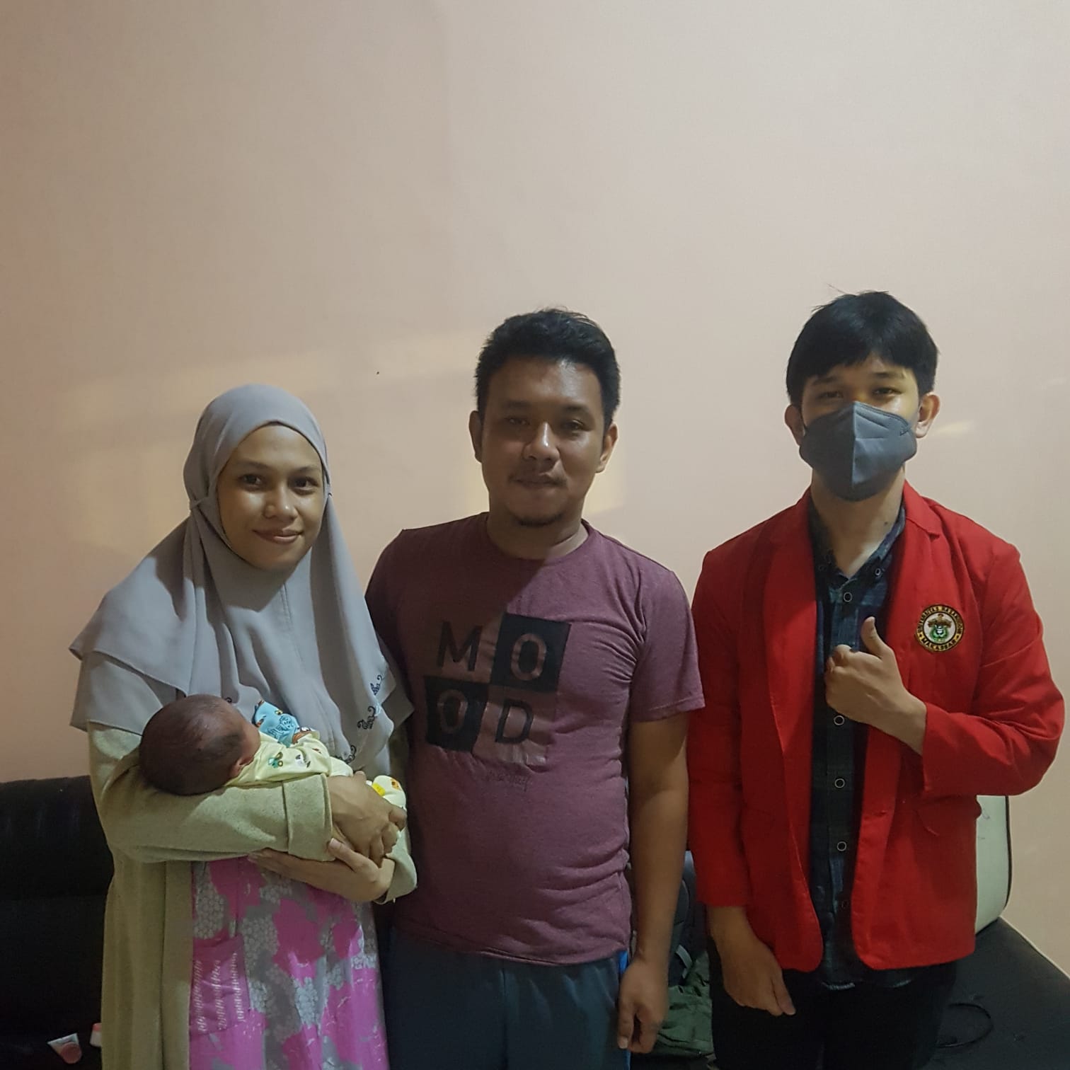 Pertemuan Pertama dengan Adik Bayi Kecil Bernama Azkia Anindra Nazrul